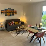 Independant - Entree & Terrasse Privatives - Vue - Parking *