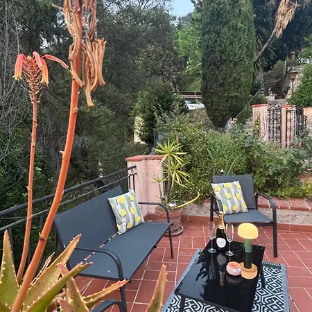 Shangri-la - Entree & Terrasse Privatives - Vue - Parking *